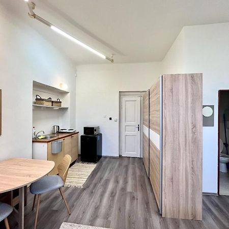 1 Bedroom Studio Close To Palmovka Прага Екстериор снимка