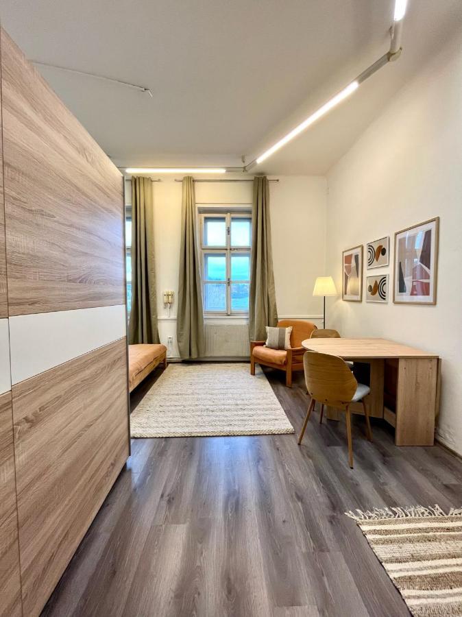 1 Bedroom Studio Close To Palmovka Прага Екстериор снимка