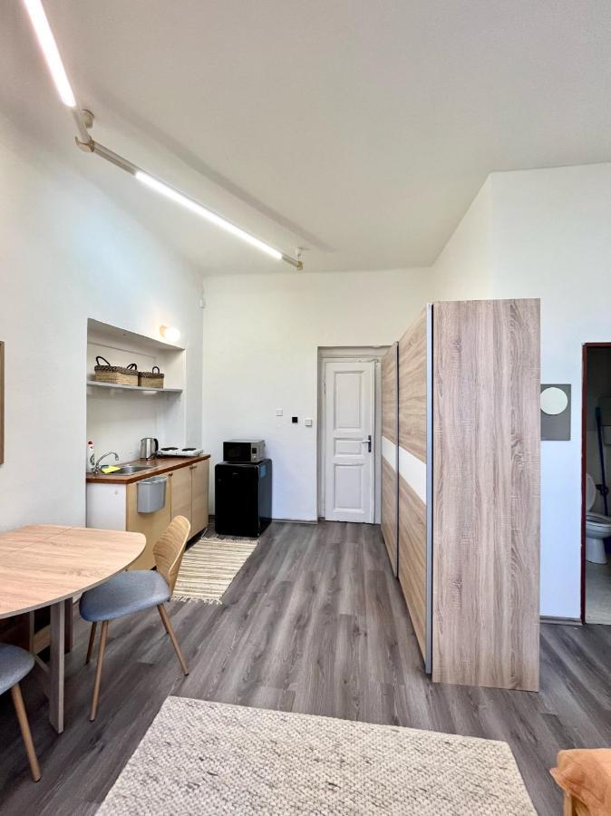 1 Bedroom Studio Close To Palmovka Прага Екстериор снимка